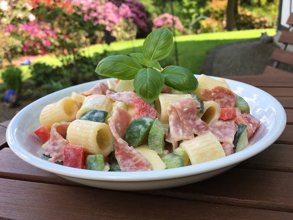 Nudelsalat mit Salami von Alschain| Chefkoch