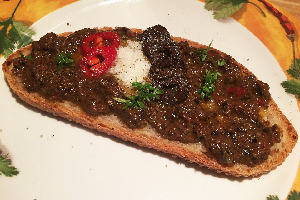 Crostini mit Oliven-Tapenade