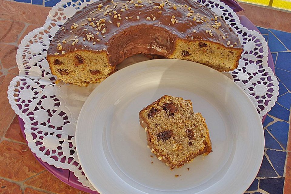 Nusskuchen mit Nuss-Nougat Stückchen