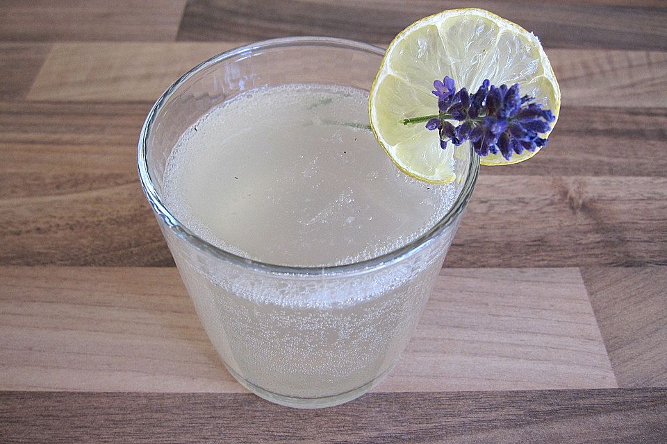 Französische Lavendel-Limonade