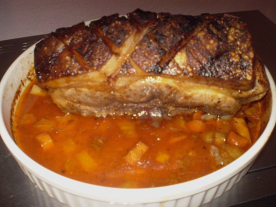 Schweinekrustenbraten mit geschmorten Äpfeln von Sarah von SarahGoldwyn ...