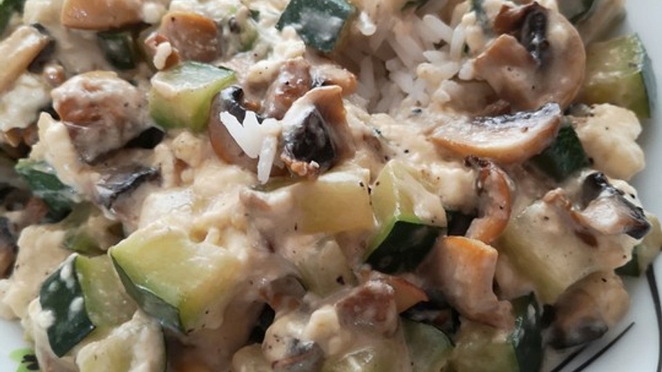 Zucchini-Champignon-Pfanne mit Feta von knuspy Zucchini-Champignon-Pfanne mit Feta von knuspy