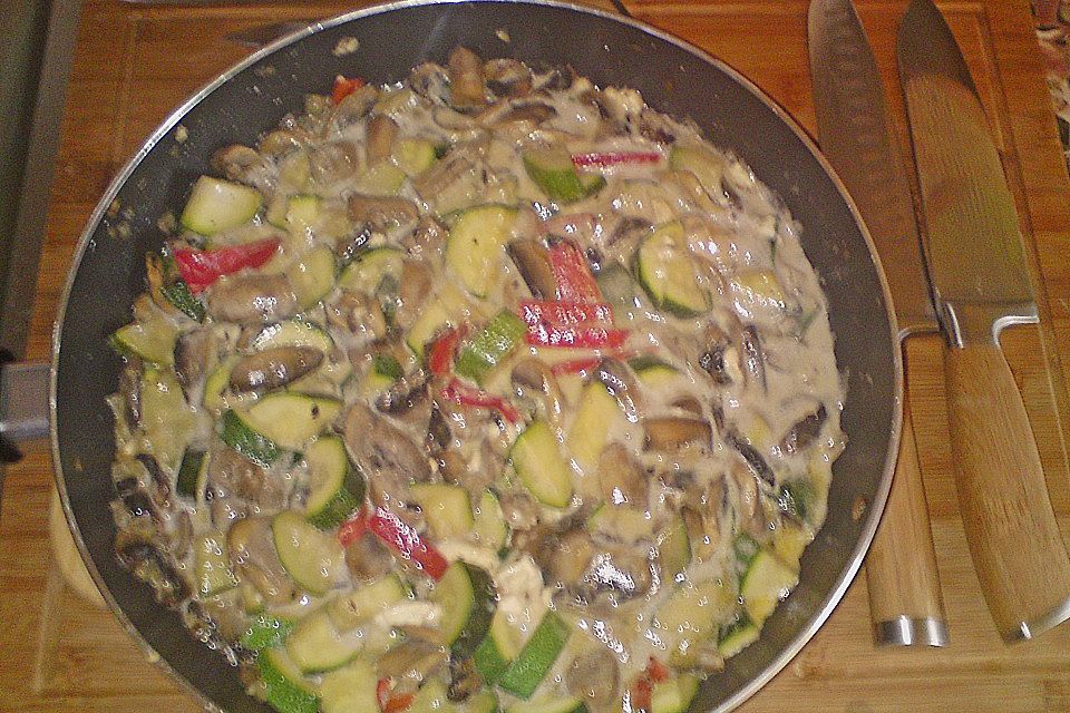 Zucchini-Champignon-Pfanne mit Feta