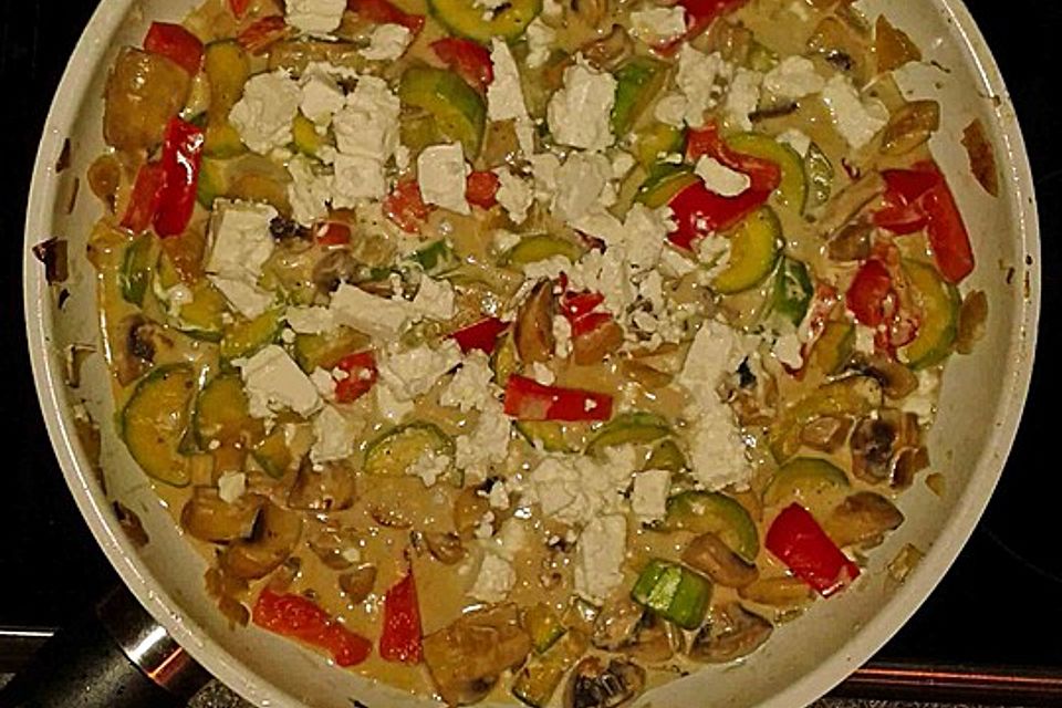 Zucchini-Champignon-Pfanne mit Feta