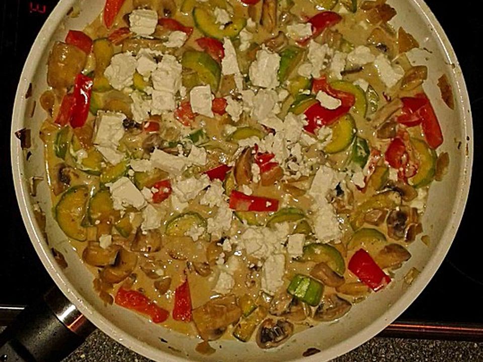 Zucchini-Champignon-Pfanne mit Feta von knuspy| Chefkoch