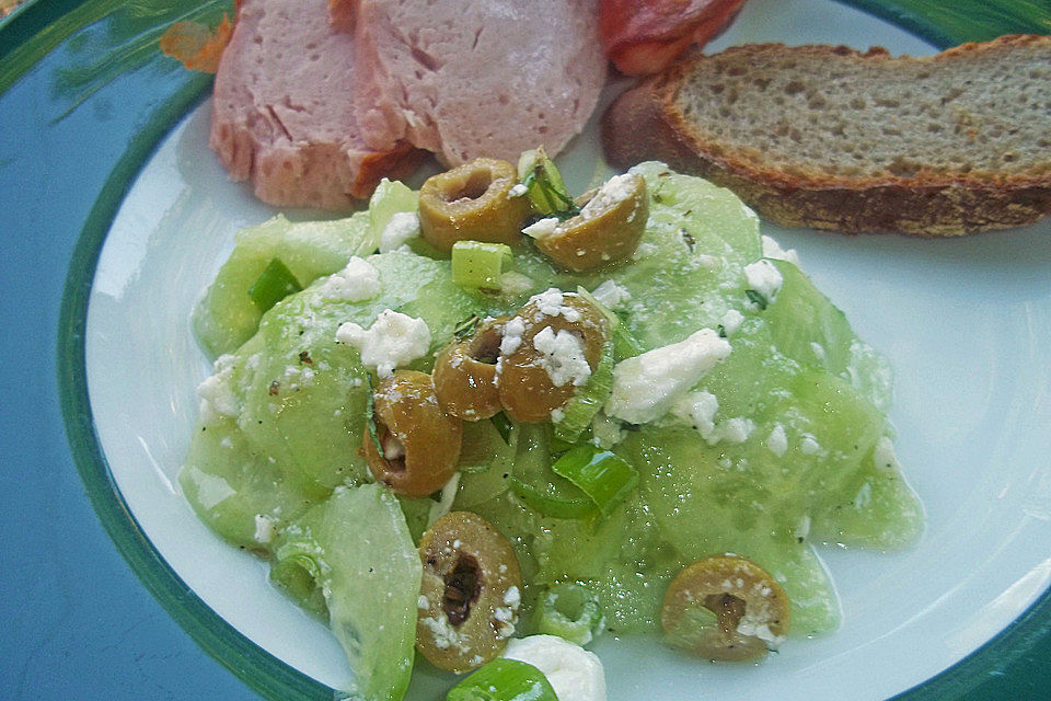 Gurkensalat mit Feta und Minze