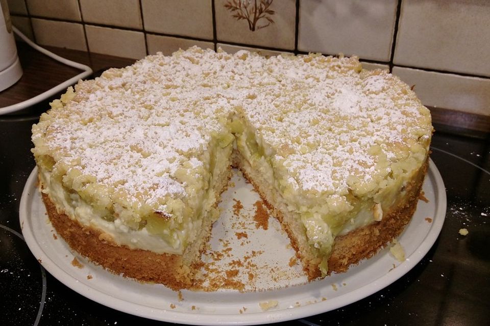 Rhabarberkuchen mit Vanillecreme und Streuseln