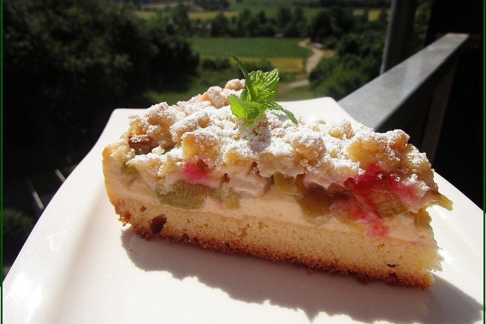 Rhabarberkuchen mit Vanillecreme und Streuseln