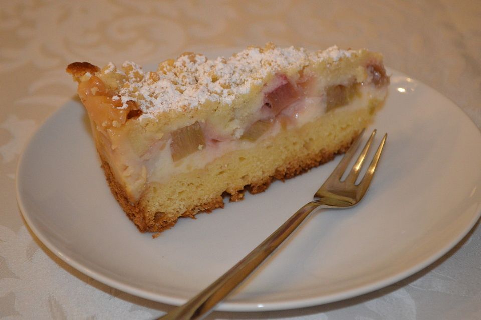 Rhabarberkuchen mit Vanillecreme und Streuseln