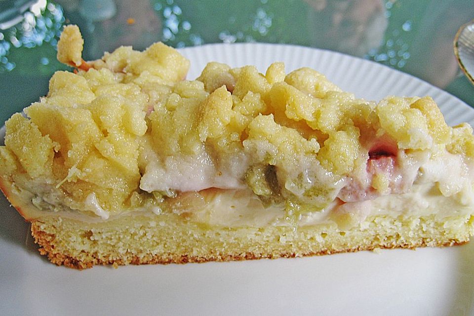 Rhabarberkuchen mit Vanillecreme und Streuseln