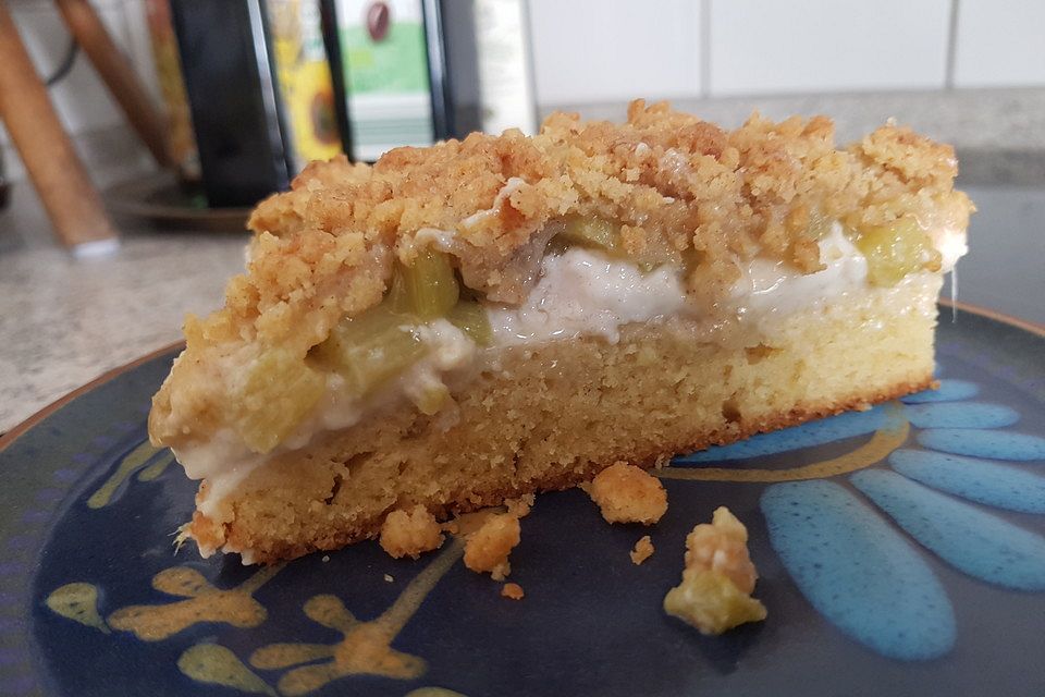 Rhabarberkuchen mit Vanillecreme und Streuseln