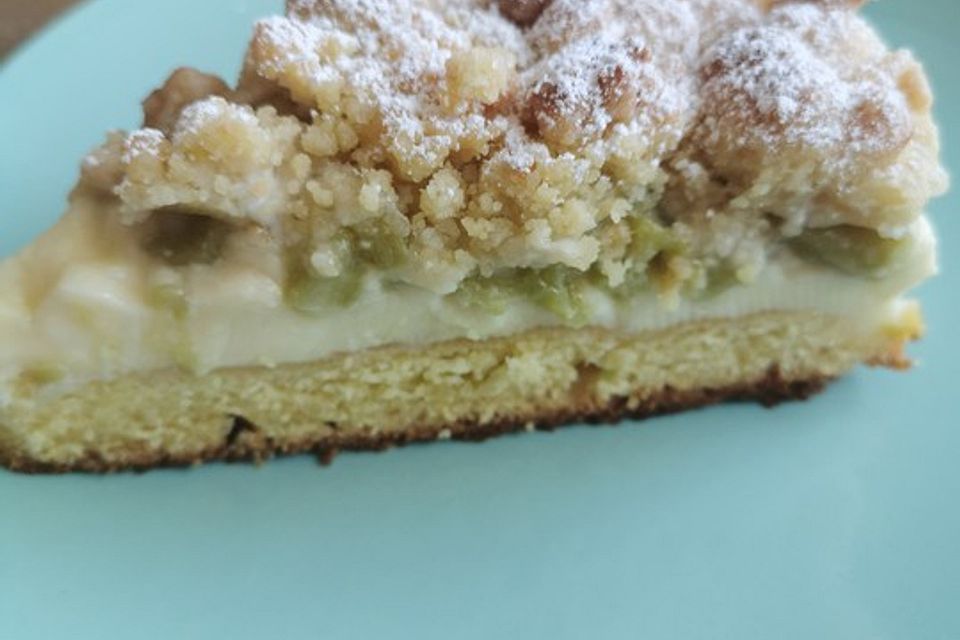 Rhabarberkuchen mit Vanillecreme und Streuseln