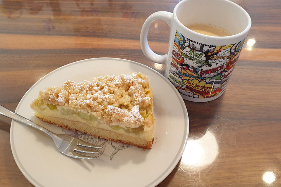 Rhabarberkuchen mit Vanillecreme und Streuseln