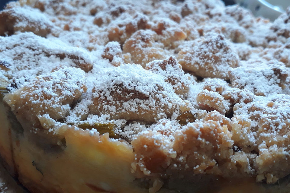 Rhabarberkuchen mit Vanillecreme und Streuseln