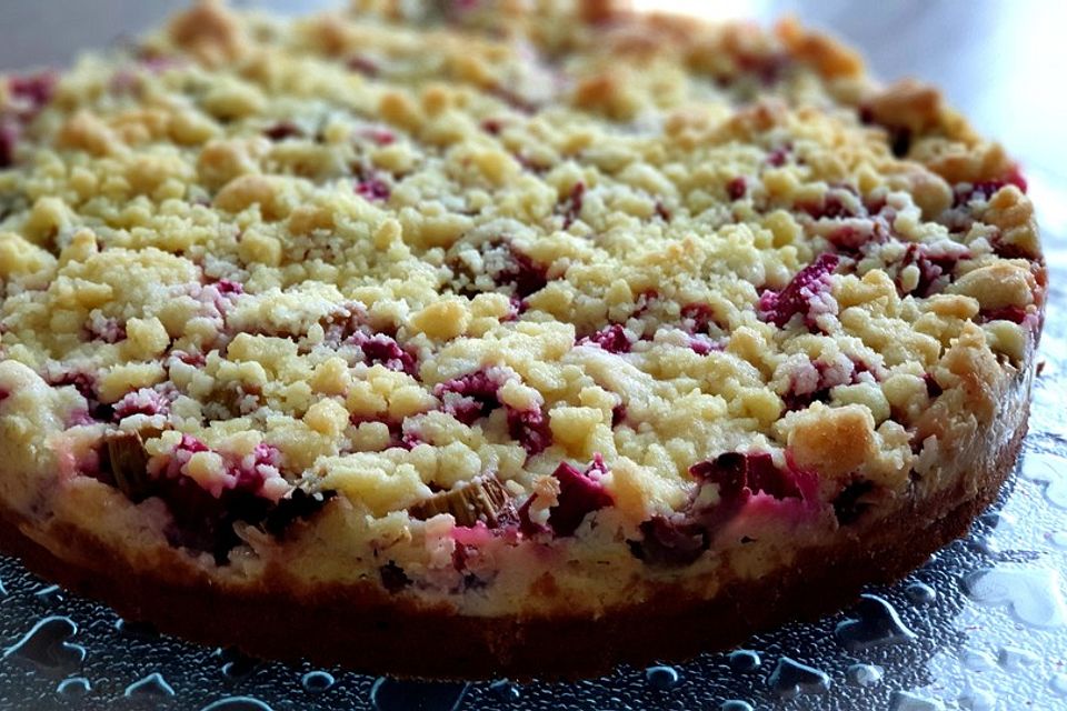 Rhabarberkuchen mit Vanillecreme und Streuseln