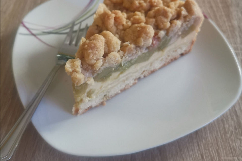 Rhabarberkuchen mit Vanillecreme und Streuseln