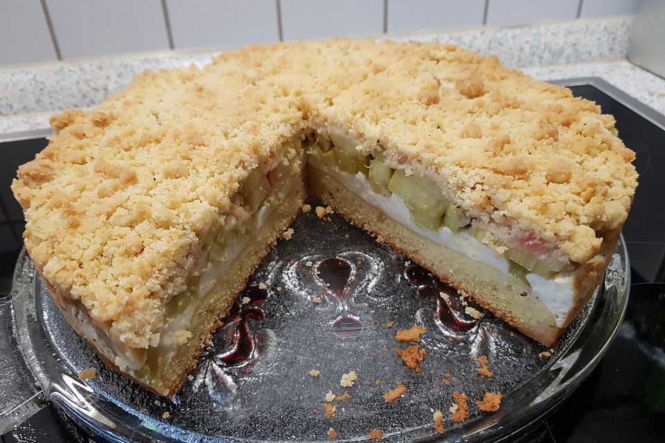 Rhabarberkuchen mit Vanillecreme und Streuseln