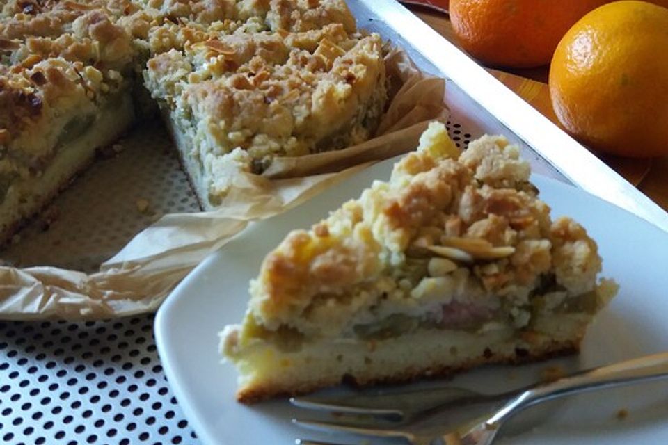 Rhabarberkuchen mit Vanillecreme und Streuseln