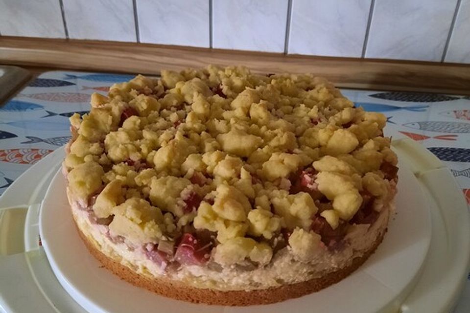 Rhabarberkuchen mit Vanillecreme und Streuseln