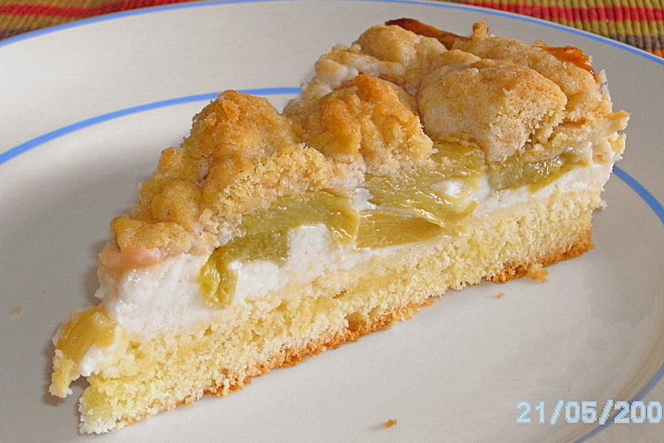 Rhabarberkuchen mit Vanillecreme und Streuseln