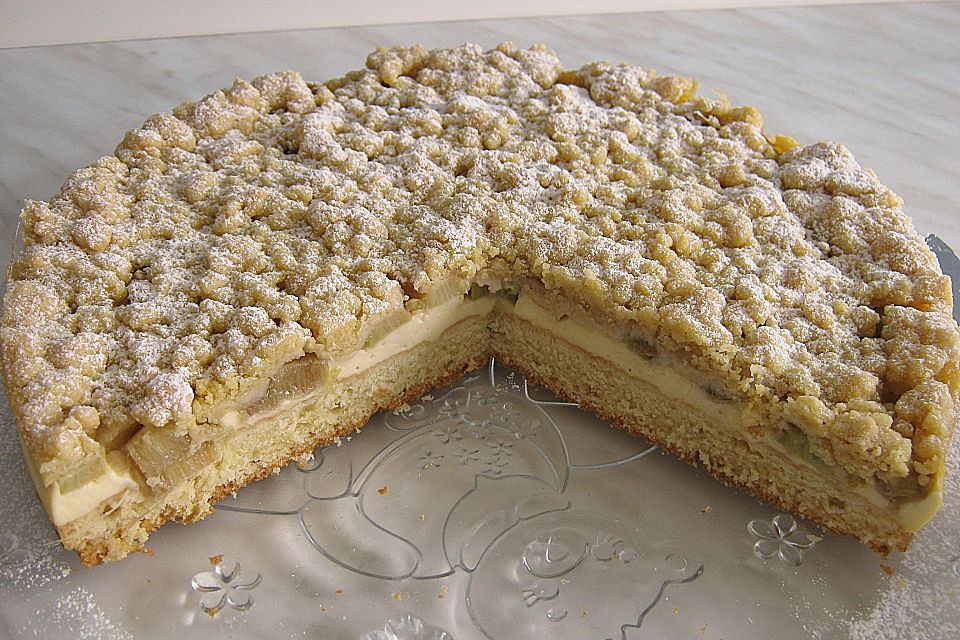 Rhabarberkuchen mit Vanillecreme und Streuseln