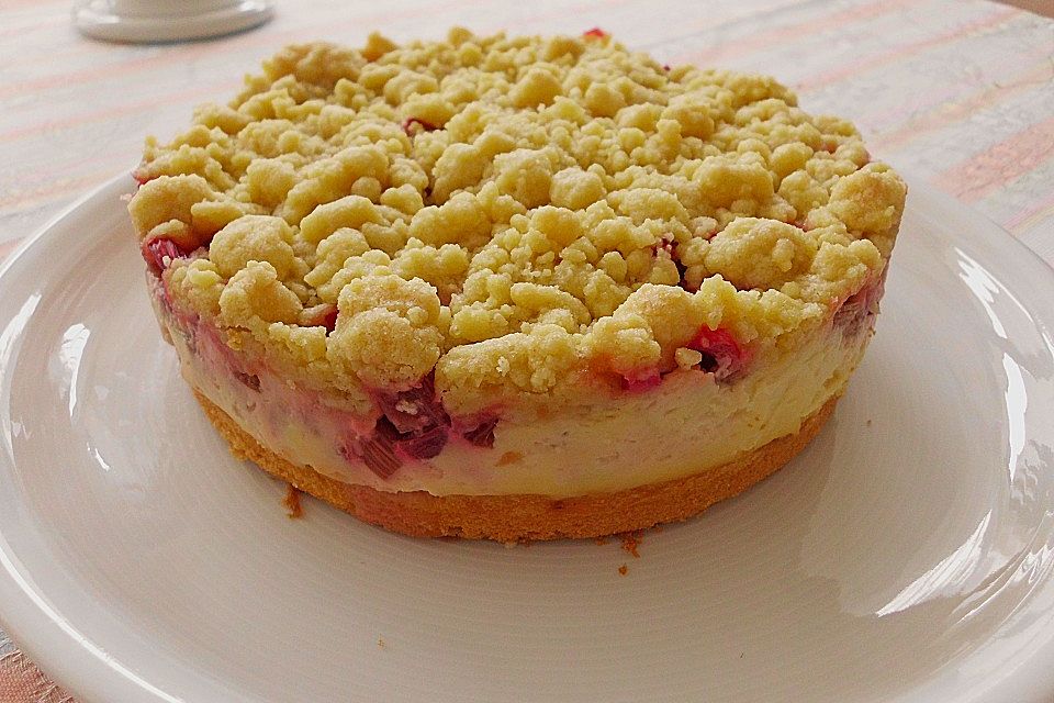 Rhabarberkuchen mit Vanillecreme und Streuseln