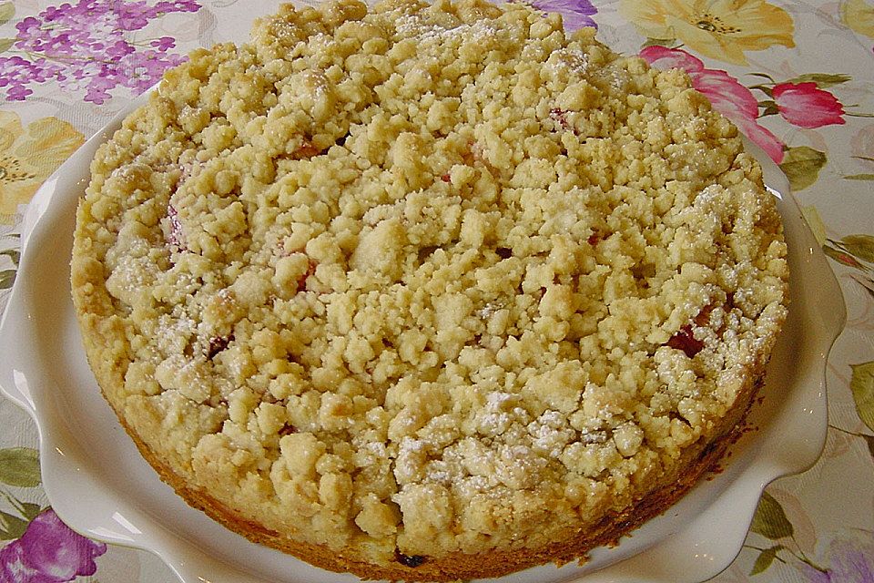 Rhabarberkuchen mit Vanillecreme und Streuseln