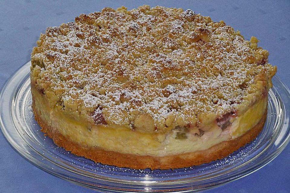 Rhabarberkuchen mit Vanillecreme und Streuseln