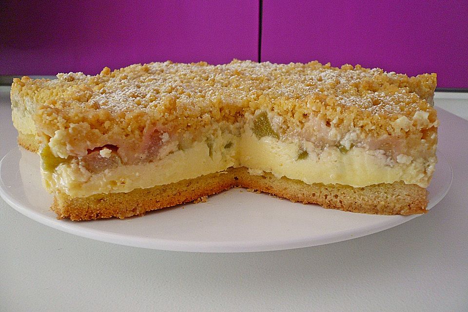 Rhabarberkuchen mit Vanillecreme und Streuseln