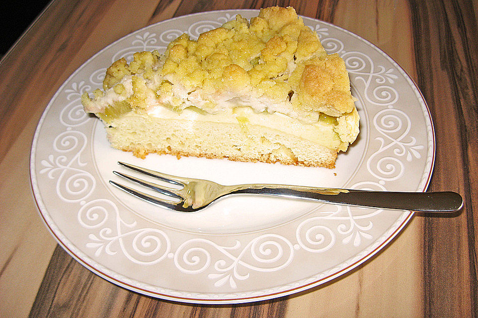 Rhabarberkuchen mit Vanillecreme und Streuseln