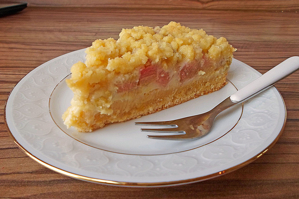 Rhabarberkuchen mit Vanillecreme und Streuseln