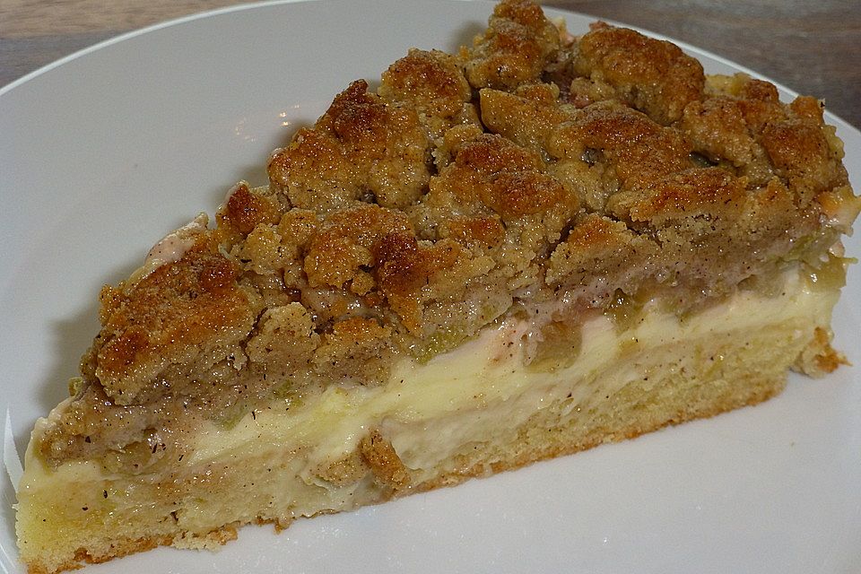 Rhabarberkuchen mit Vanillecreme und Streuseln