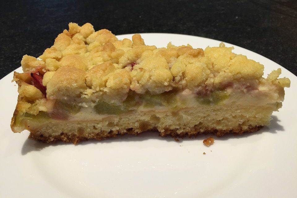 Rhabarberkuchen mit Vanillecreme und Streuseln