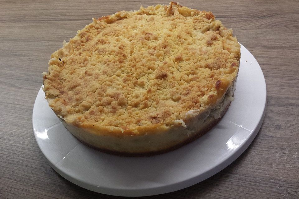 Rhabarberkuchen mit Vanillecreme und Streuseln