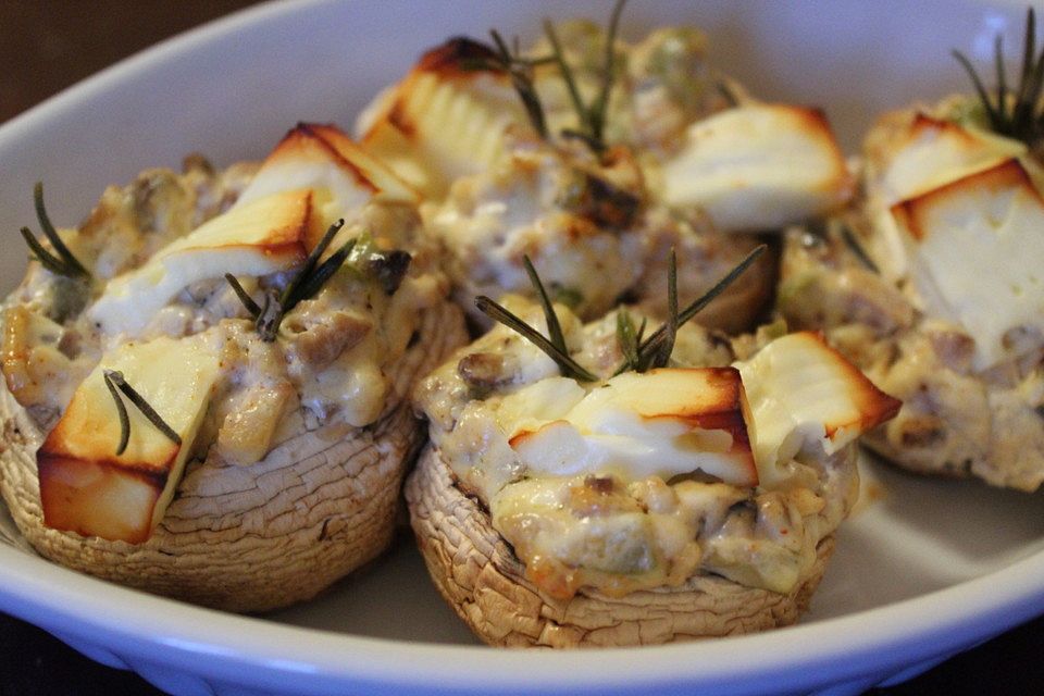 Gefüllte Champignons mit Oliven und Feta