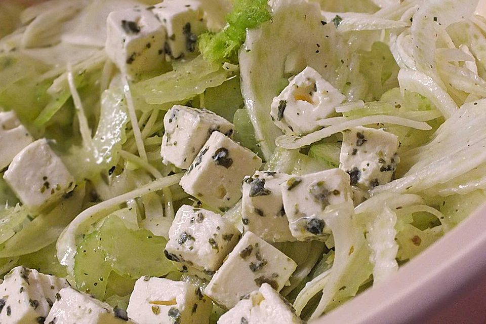 Sellerie-Fenchel-Feta-Salat