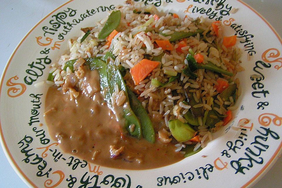 Asia-Gemüsepfanne mit Erdnuss-Sauce