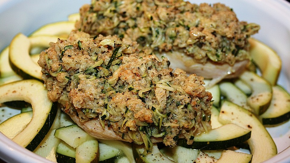 Hähnchenbrustfilet mit Zucchinikruste von KleinSisi Hähnchenbrustfilet mit Zucchinikruste von KleinSisi