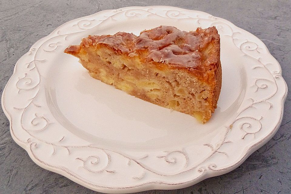 Apple Cake with Cinnamon Glaze