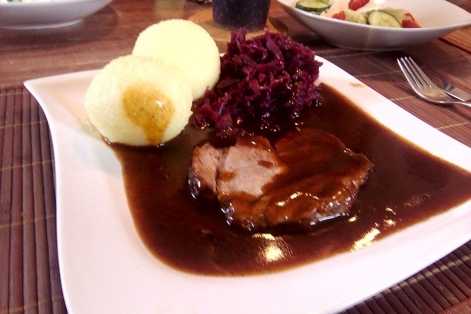 Schweinebraten mit Dunkelbiersoße