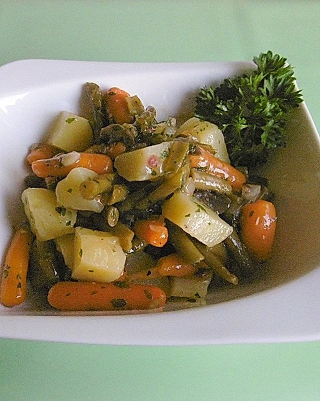 Kartoffelsalat mit Mören und grünen Bohnen
