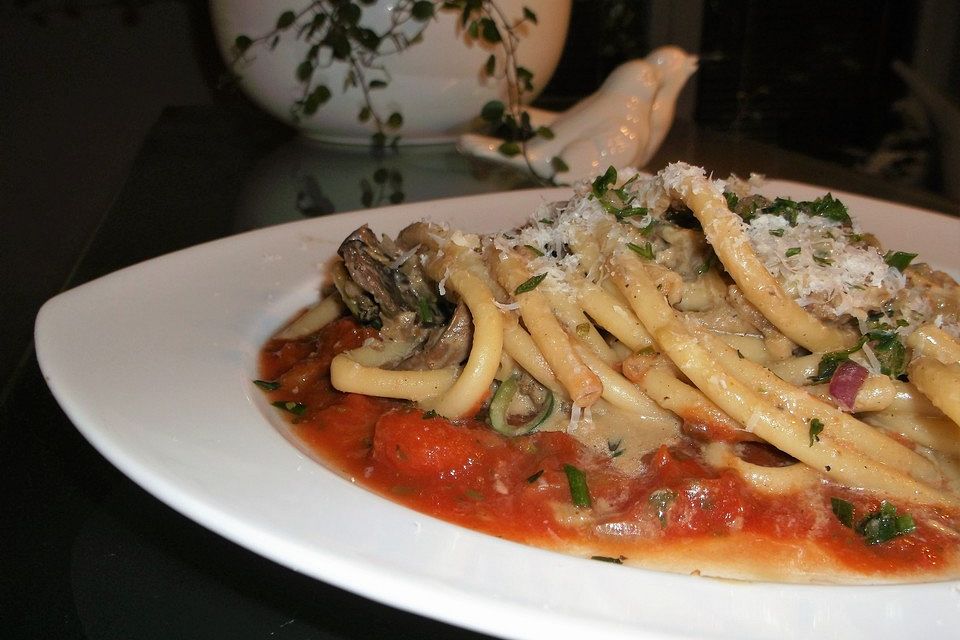 Maccheroni mit Steinpilzen und Zucchini