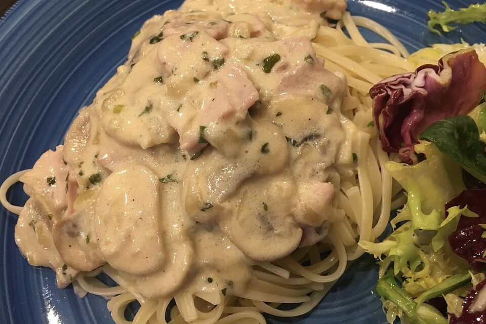 Nudeln mit Champignon-Rahmsauce