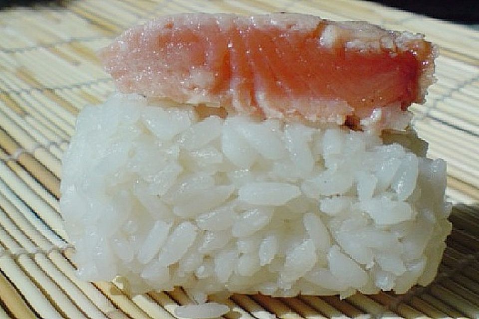 Nigiri (Reisbällchen mit Topping)