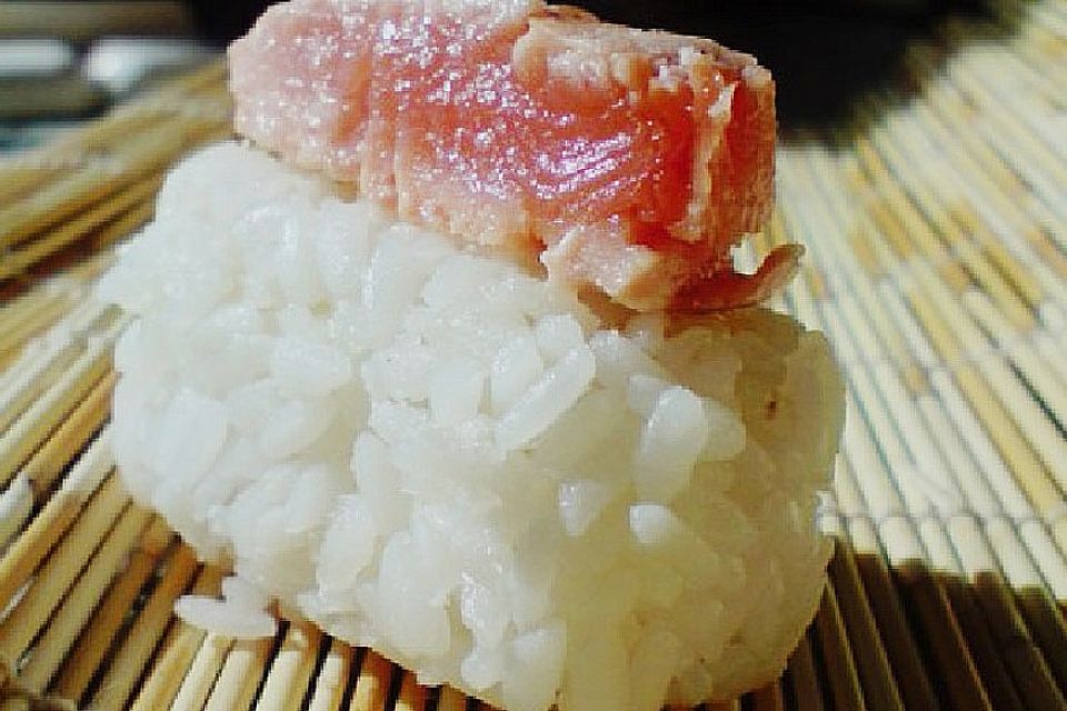 Nigiri (Reisbällchen mit Topping)