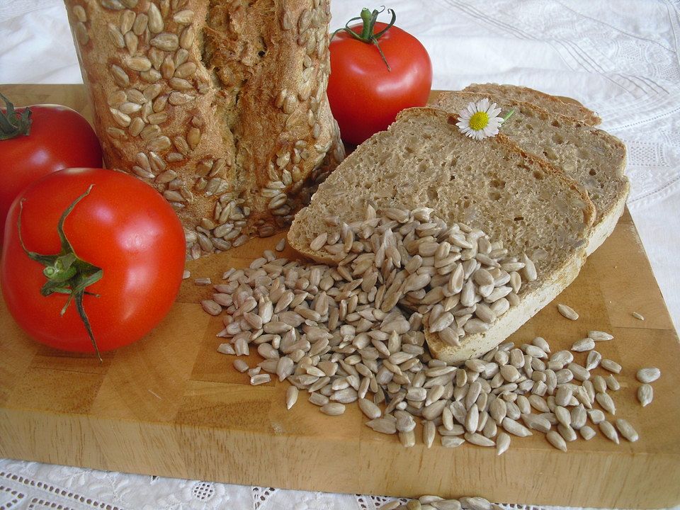 Brot mit Honig und Sonnenblumenkernen von LadyNareen| Chefkoch