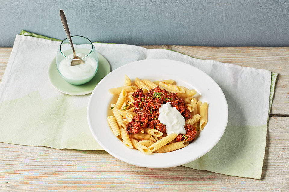 Penne mit Hack und Knoblauch-Joghurt