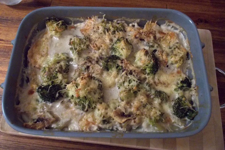 Kartoffel-Brokkoli-Champignon Gratin mit leichter Käsesauce