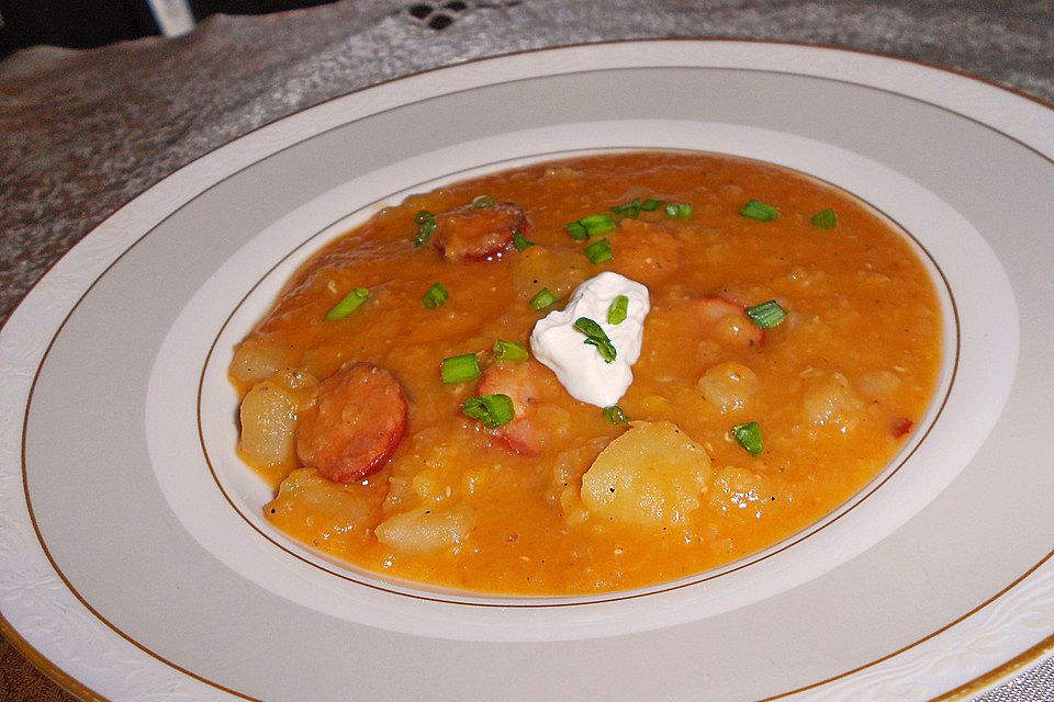 Rote Linsensuppe mit Cabanossi