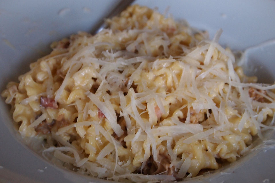 Spaghetti mit Krauser Glucke in Sahnesoße